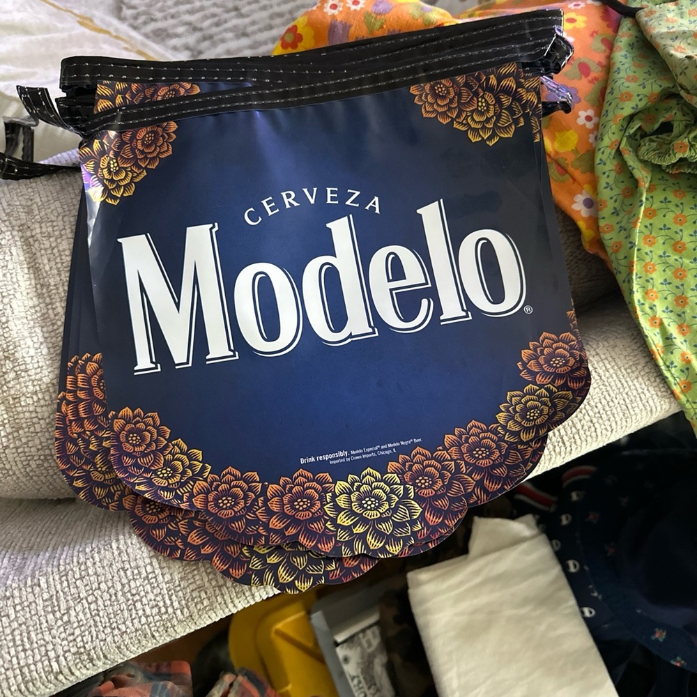 Day of the dead Banner, Modelo